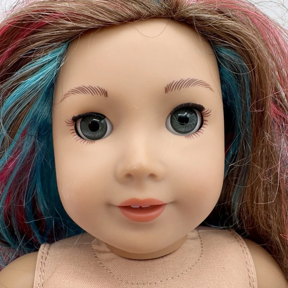 American Girl Truly Me Doll #101 Gray Eyes, Caramel Hair Pink Blue Highlights A1